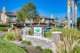 205 Westlake Dr in San Marcos, CA - Building Photo