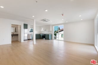 8561 Belmont St in Cypress, CA - Foto de edificio - Building Photo