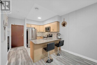 7405 Goreway Dr in Mississauga, ON - Building Photo - Building Photo