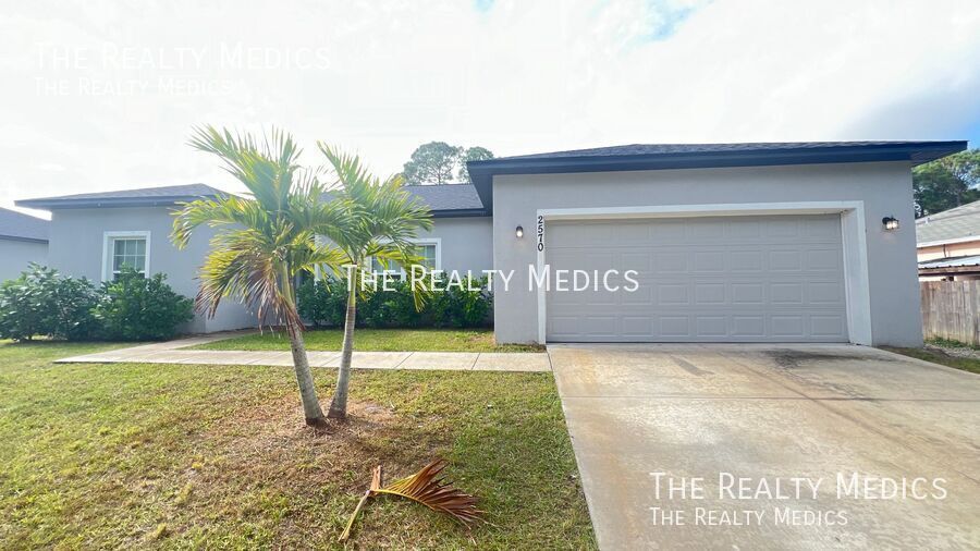 2570 SE Rayburn Ave in Palm Bay, FL - Building Photo