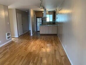 325 Kitty Hawk Rd in Alameda, CA - Building Photo - Building Photo