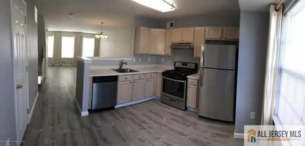 43 Giera Ct in Sayreville, NJ - Building Photo - Building Photo