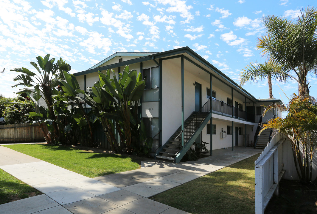 Ocean Breeze Apartments in Oceanside, CA - Building Photo