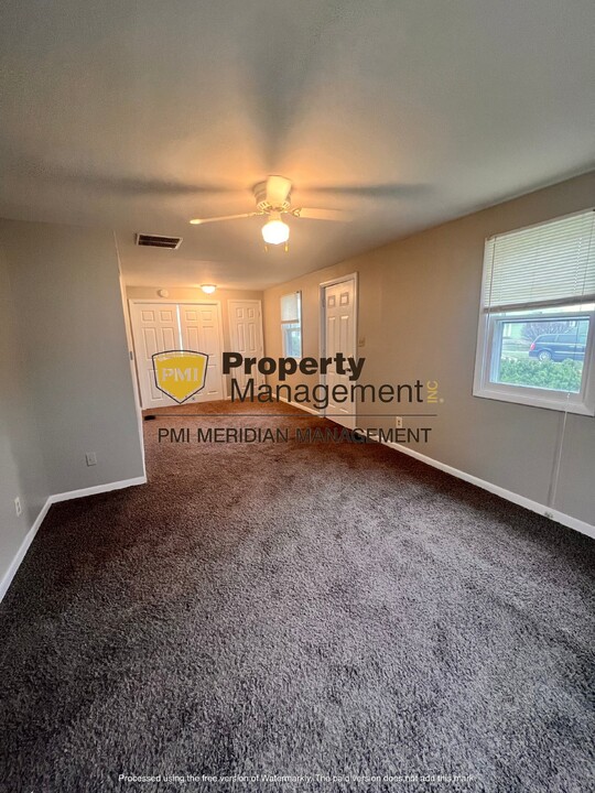 846 W North St in Greenfield, IN - Building Photo