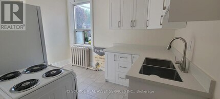 360 Gerrard St E in Toronto, ON - Building Photo - Building Photo