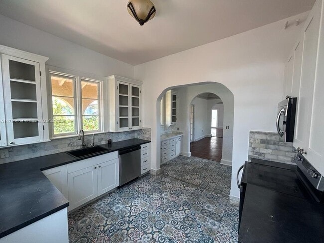 2811 SW 4th St in Miami, FL - Building Photo - Building Photo
