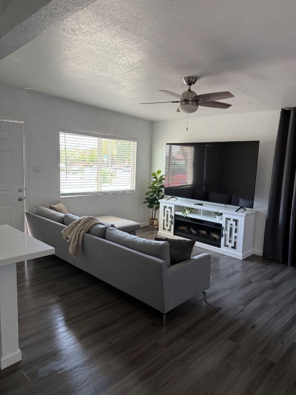 932 E Tempe Dr