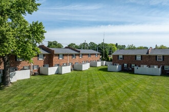 Camelot East in Louisville, KY - Building Photo - Building Photo