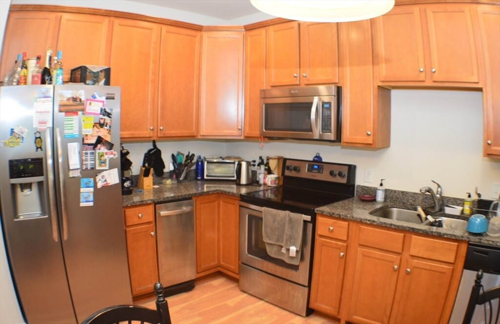 428 John Mahar Hwy in Braintree, MA - Building Photo