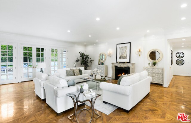 400 EVELYN Pl in Beverly Hills, CA - Building Photo