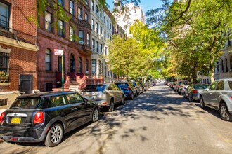 140 W 75th St in New York, NY - Foto de edificio - Building Photo