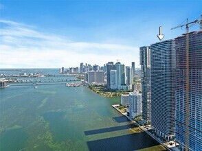 700 NE 24th St, Unit 2105 in Miami, FL - Building Photo - Building Photo