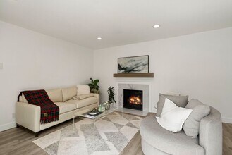 1919 Alameda de las Pulgas in San Mateo, CA - Building Photo - Building Photo