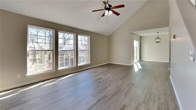 21670 S Main St in Spring Hill, KS - Foto de edificio - Building Photo