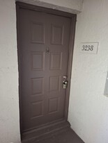 3238 Coral Lake Ln in Coral Springs, FL - Building Photo