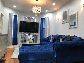 6744 S St Lawrence Ave-Unit -2 in Chicago, IL - Building Photo - Building Photo