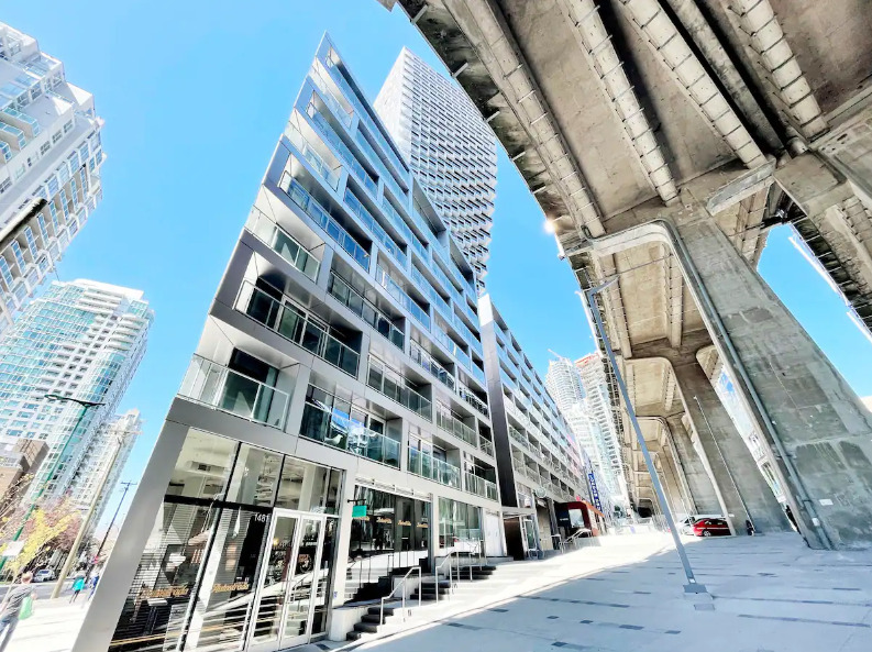 Vancouver House in Vancouver, BC - Building Photo