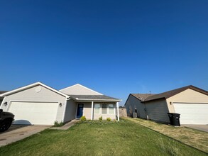 1713 Eagle Dr in Moore, OK - Building Photo - Building Photo