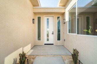 361 W Sunview Ave in Palm Springs, CA - Building Photo - Building Photo