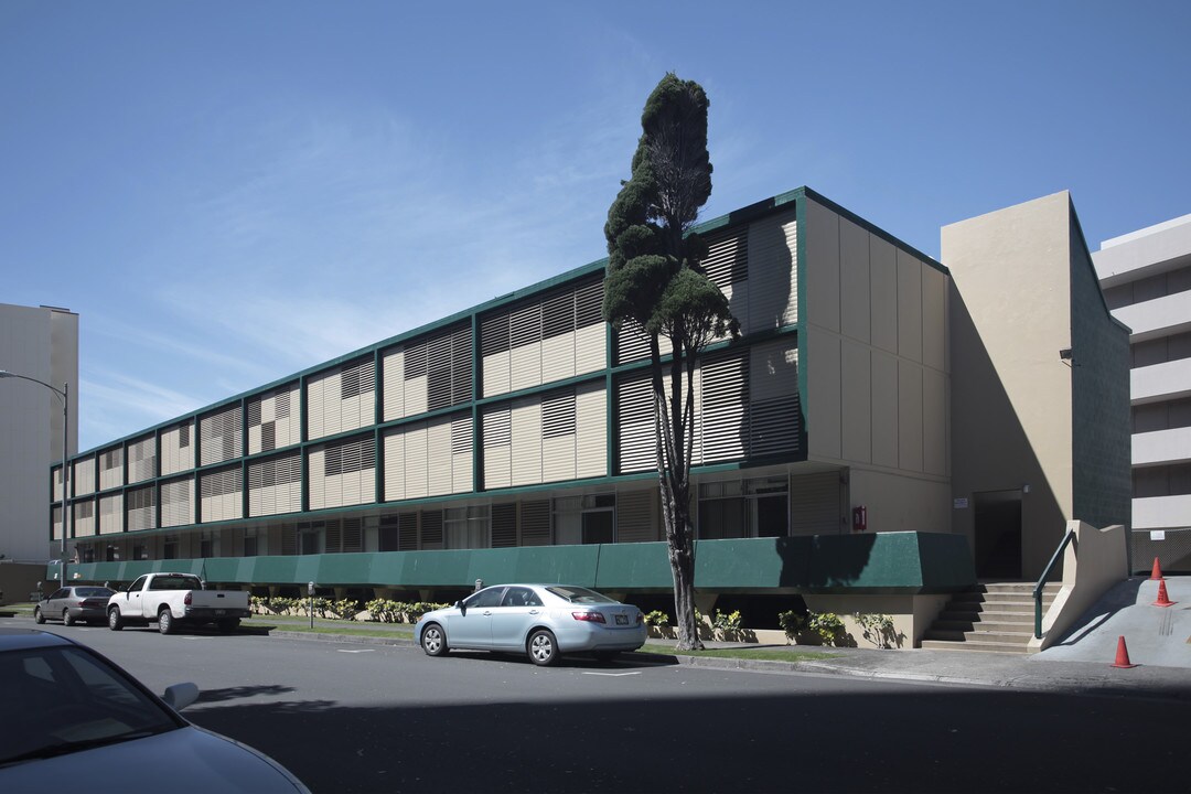 Liona Apartments in Honolulu, HI - Building Photo