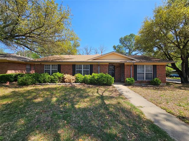 2100 Redwood Pl in Denton, TX - Building Photo
