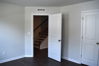 301 Deercroft Dr in Apex, NC - Building Photo - Building Photo