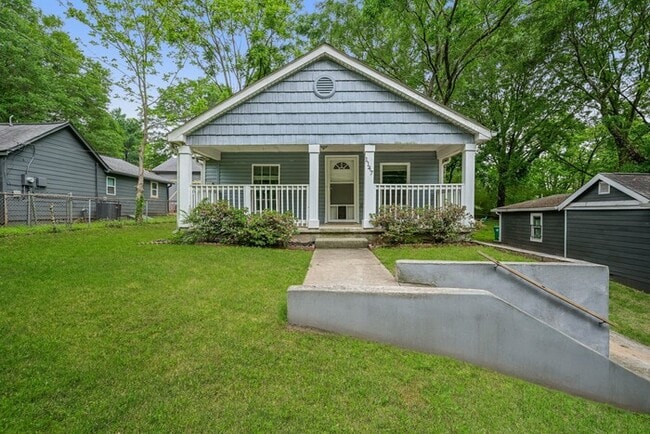 property at 1147 Hillcrest Dr SE