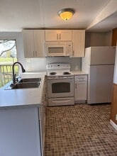 1423 Hickory Valley Rd in Sparta, TN - Building Photo - Building Photo