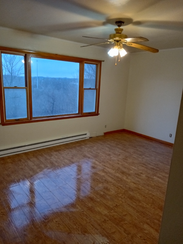 12 Elm Ln, Unit 12 upper in Wheeling, WV - Foto de edificio - Building Photo