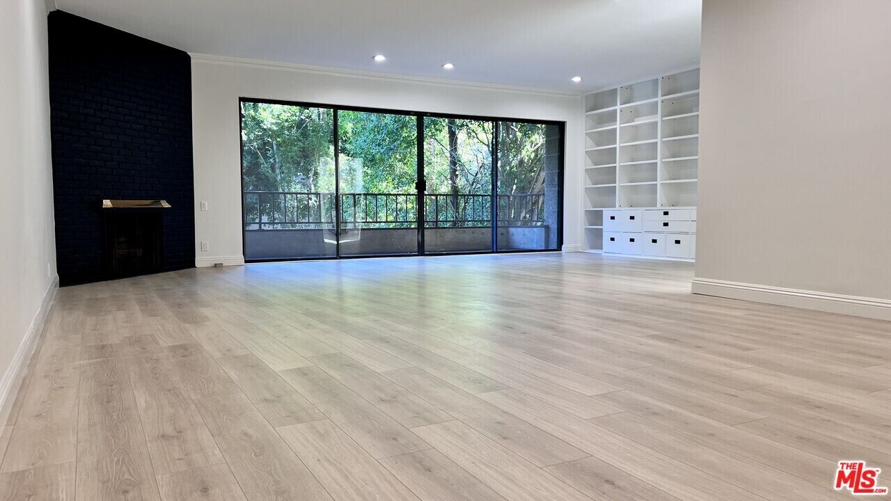 1124 Kings Rd in West Hollywood, CA - Building Photo