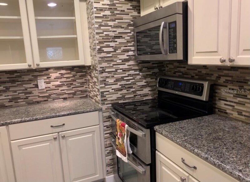 222 Elliot Ave in Sarasota, FL - Building Photo