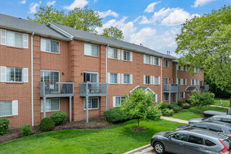 Leclair Condos in Wheaton, IL - Building Photo - Building Photo