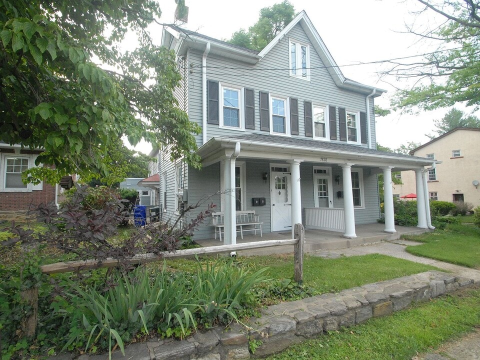 7818 Old York Rd, Unit 2nd floor in Elkins Park, PA - Foto de edificio