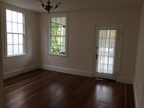 119 Upham St, Unit A in Petaluma, CA - Foto de edificio - Building Photo