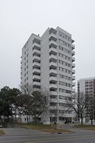 2345 Confederation Pky in Mississauga, ON - Building Photo