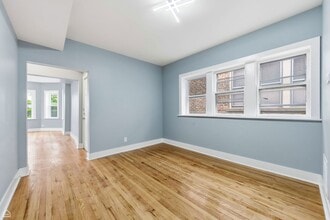 7824 S Euclid Ave, Unit 1 in Chicago, IL - Foto de edificio - Building Photo