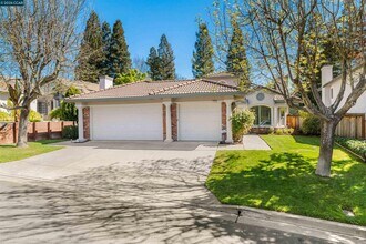 313 Deepcreek Ct in Danville, CA - Building Photo - Building Photo