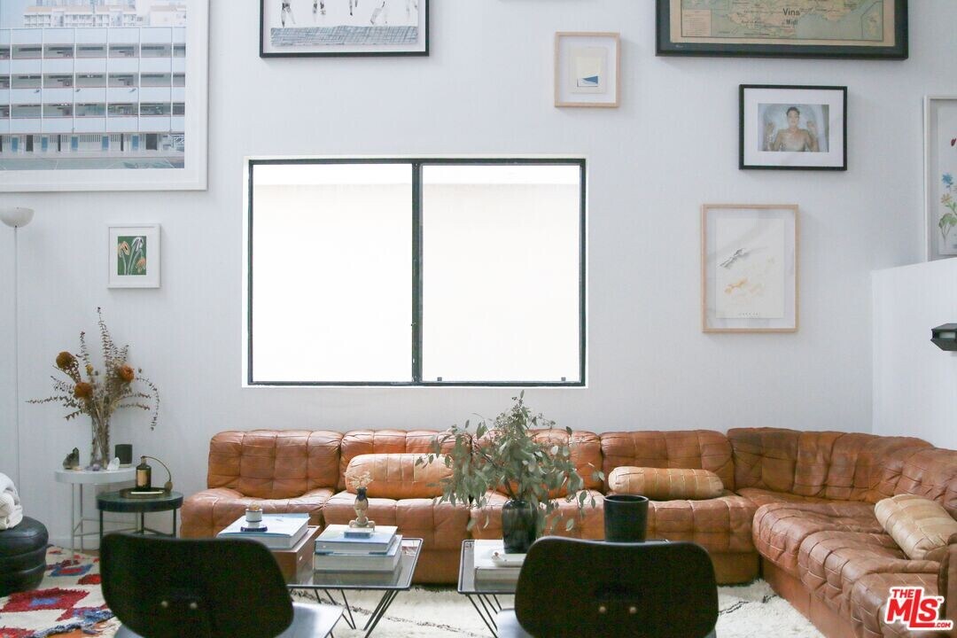 531 Venice Way in Los Angeles, CA - Building Photo