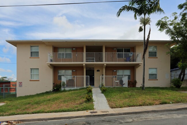 905 Grant St in West Palm Beach, FL - Building Photo - Building Photo