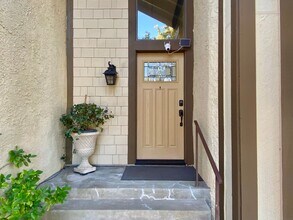 3225 Hidden Creek Ave in Thousand Oaks, CA - Building Photo - Building Photo