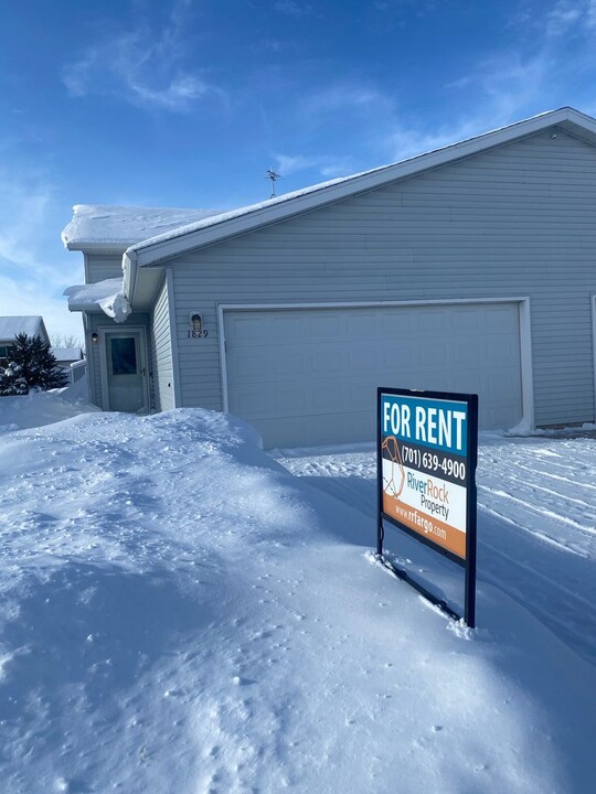 1829 49th St S-Unit -2 in Fargo, ND - Building Photo