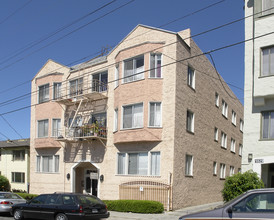 Lakeview Court Apartments in Oakland, CA - Building Photo - Building Photo