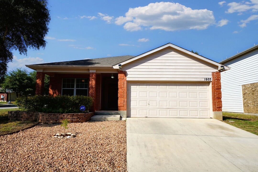 1605 Cloudy Brook in Schertz, TX - Building Photo