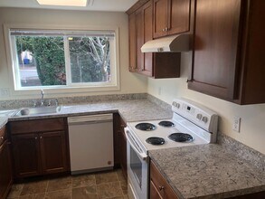 3304 Alberta Ave NE in Salem, OR - Building Photo - Building Photo