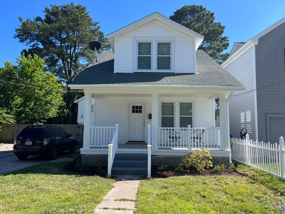 3727 Robin Hood Rd in Norfolk, VA - Building Photo