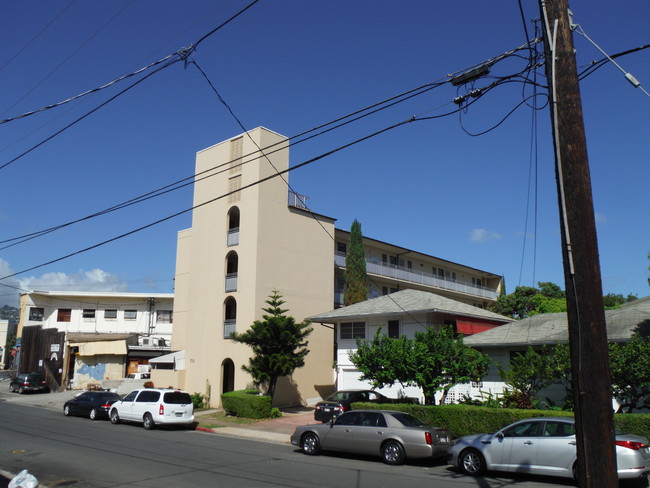 711 Kamuela Ave in Honolulu, HI - Foto de edificio - Building Photo