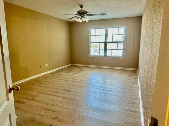 property at 1122 Glenwood Canyon Ln