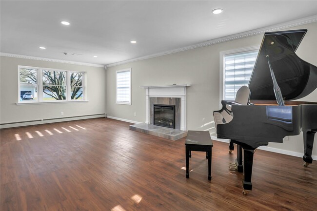 32 Manchester Ln in Stony Brook, NY - Building Photo - Building Photo