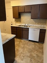 610 W Main St, Unit 2 in Marshalltown, IA - Foto de edificio - Building Photo