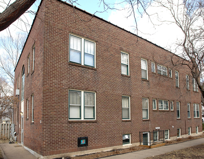 1670 Laurel Avenue in St. Paul, MN - Building Photo - Building Photo